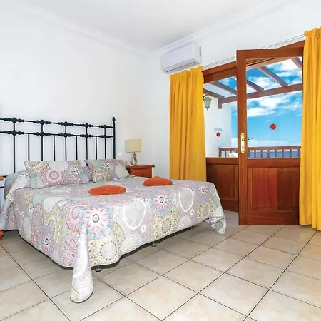 Puerto Del Carmen Sleeps 4 Air Con Wifi
